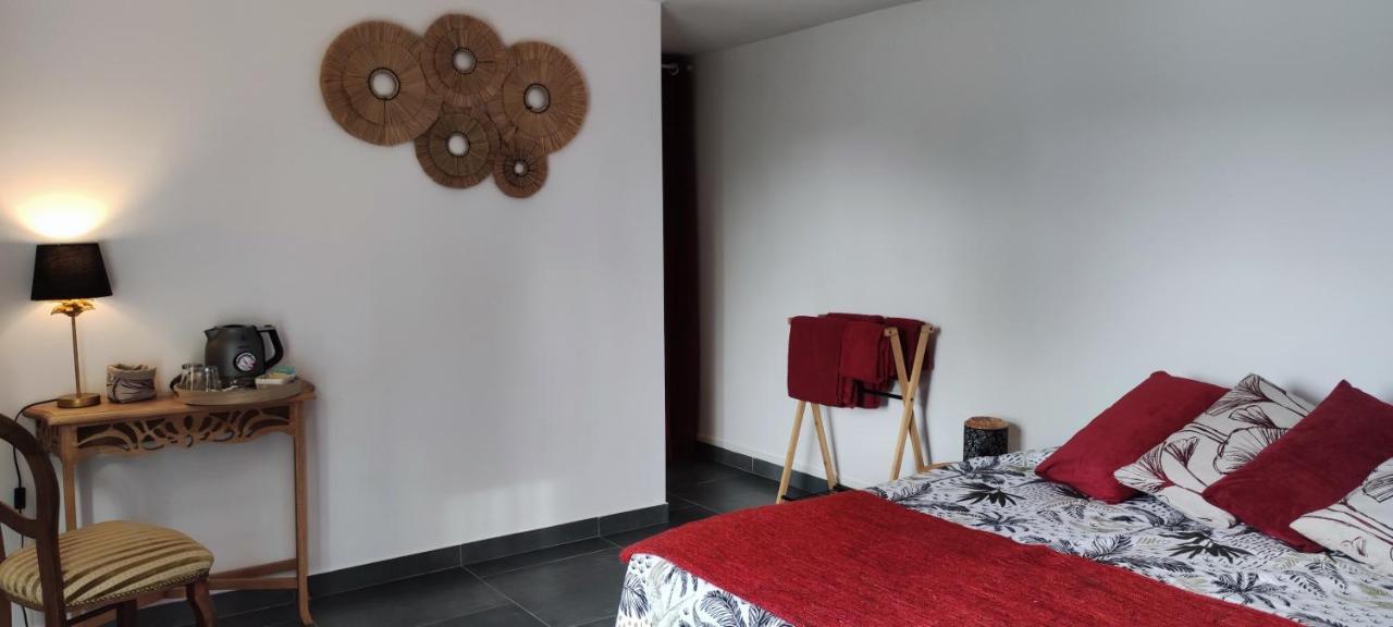 Les Coulirooms - Gite Sainte-Anne  Extérieur photo