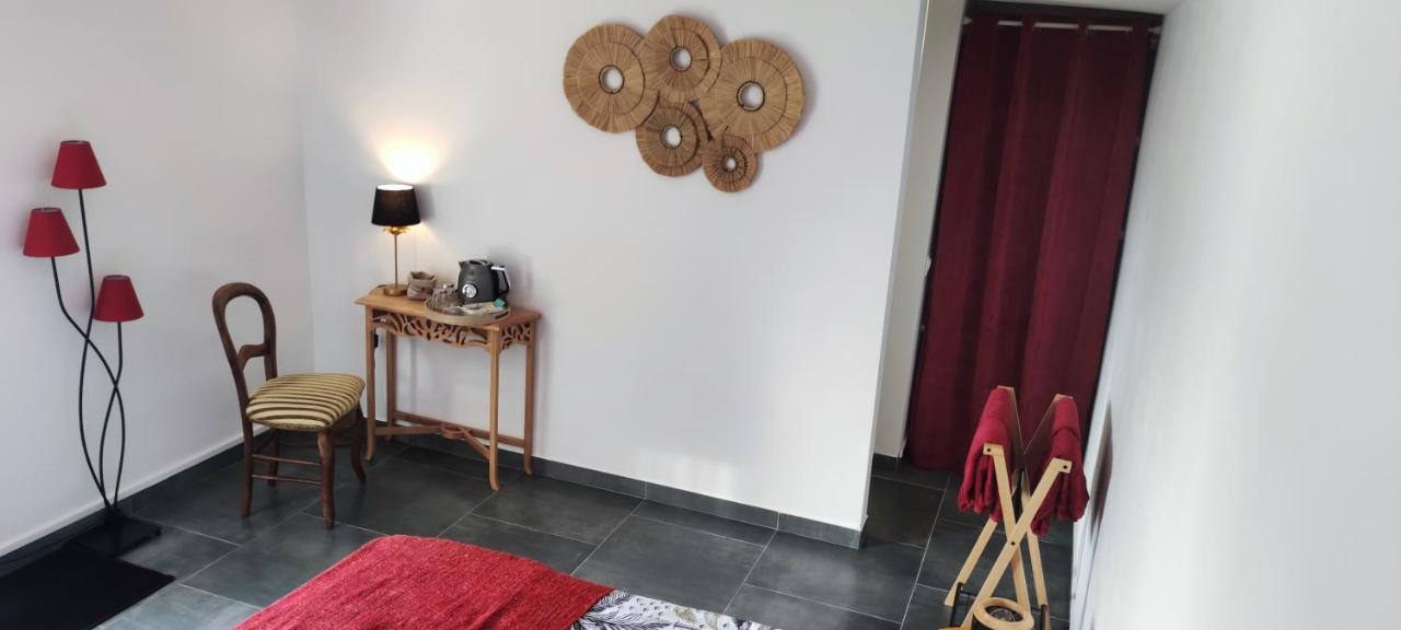 Les Coulirooms - Gite Sainte-Anne  Extérieur photo