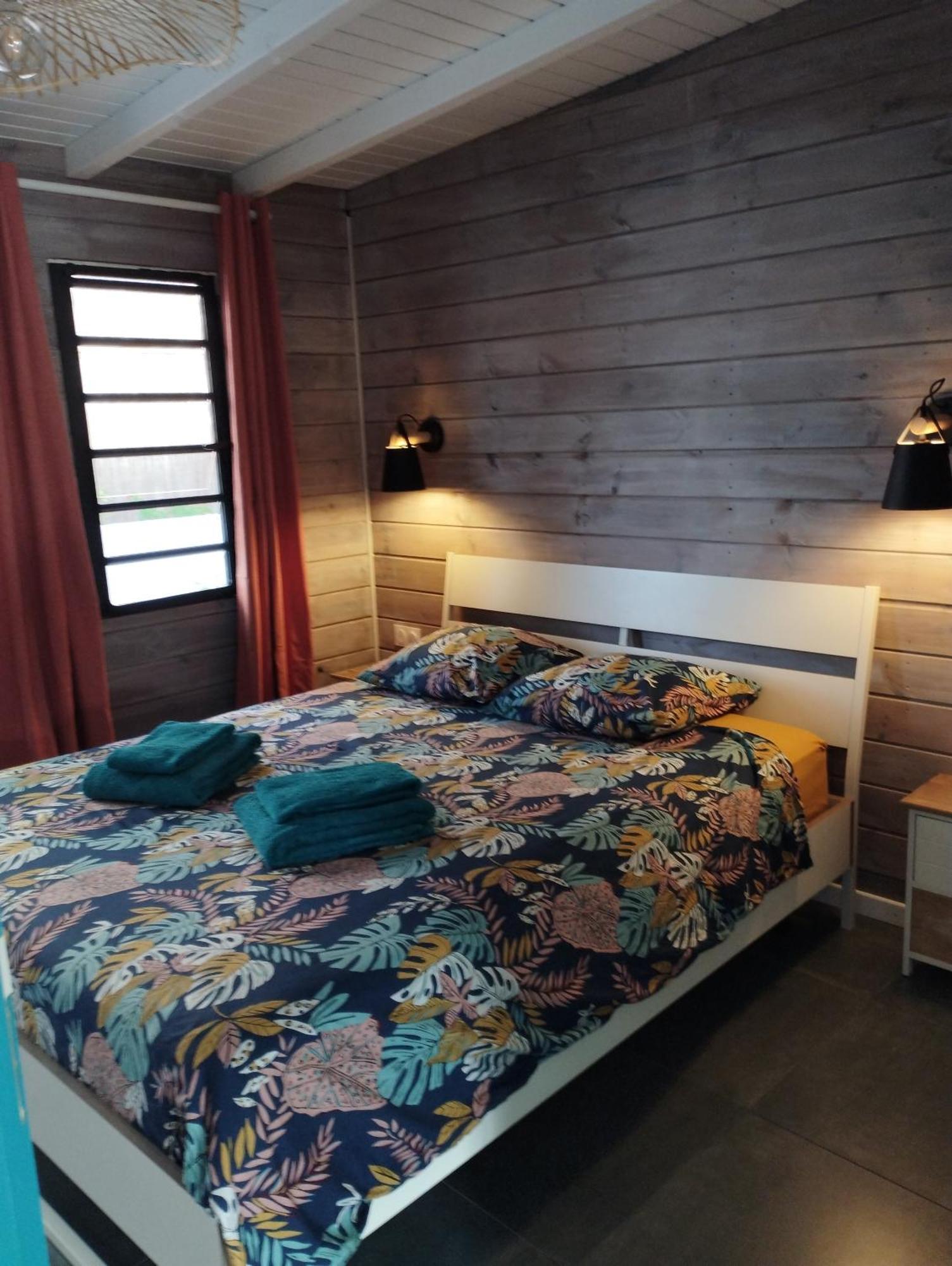 Les Coulirooms - Gite Sainte-Anne  Extérieur photo